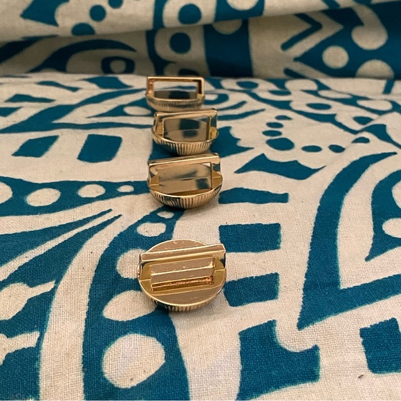 4 Chanel holiday charm - Picture 2 of 12